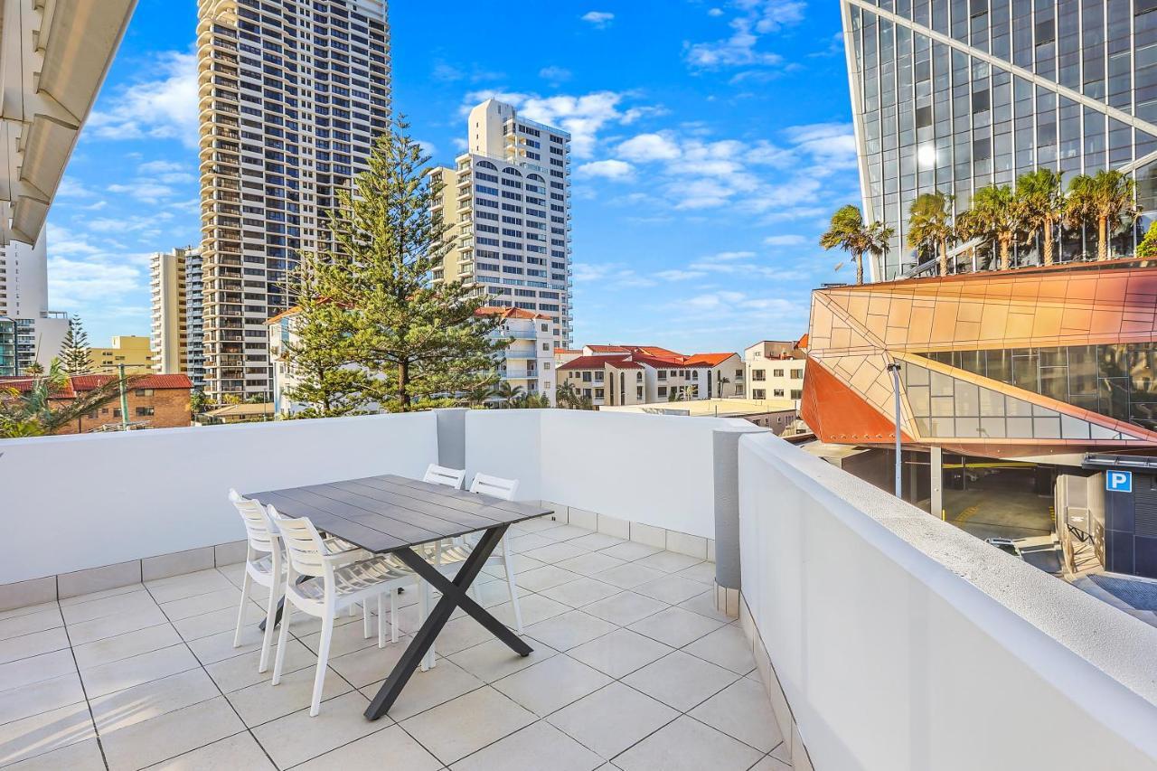 Private Rooftop, 2-storey Surfers Paradise With Pool Near Beach! Apartment Gold Coast