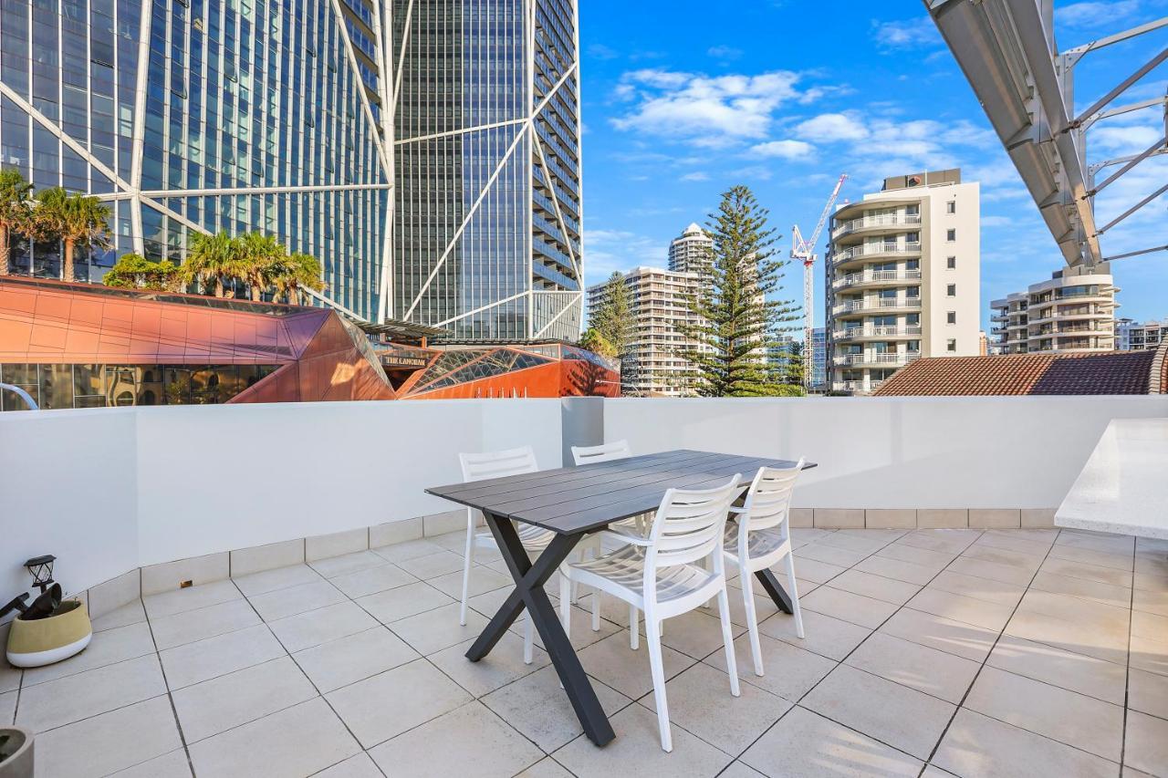 Private Rooftop, 2-storey Surfers Paradise With Pool Near Beach!